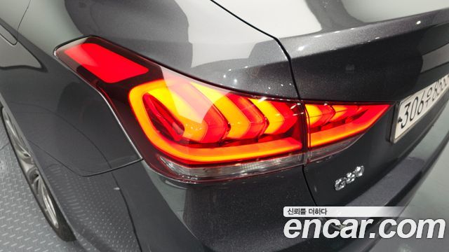 Genesis G80 2017 — photo 9