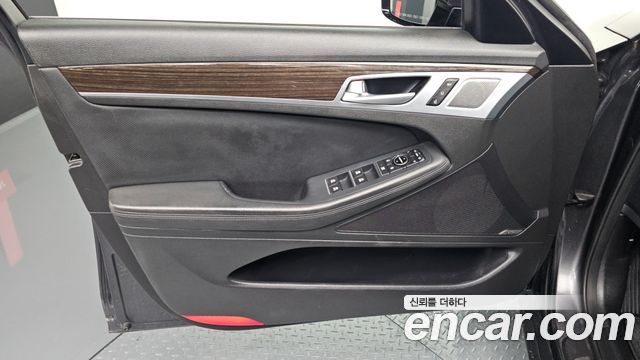 Genesis G80 2017 — photo 14