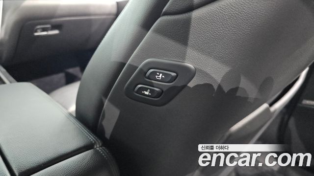 Genesis G80 2017 — photo 30