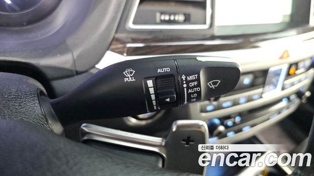 Genesis G80 2017 — photo 31