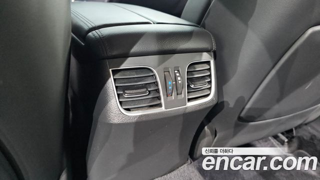 Genesis G80 2017 — photo 32