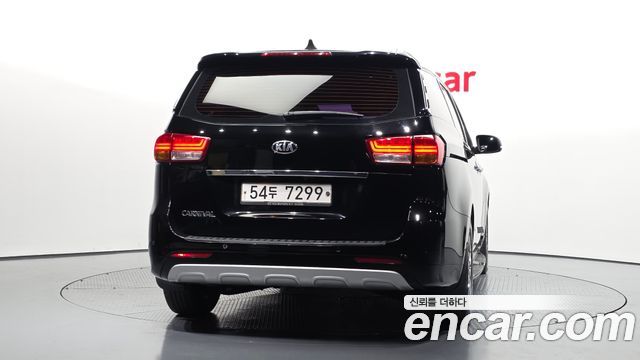 Kia Canival 2015 — photo 4