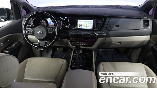 Kia Canival 2015 — photo 7