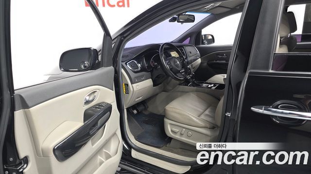Kia Canival 2015 — photo 10