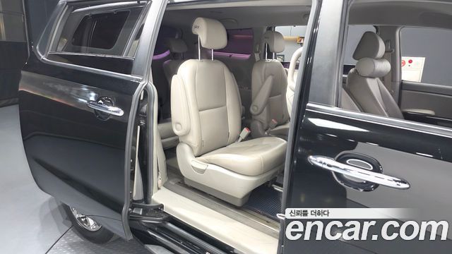 Kia Canival 2015 — photo 12