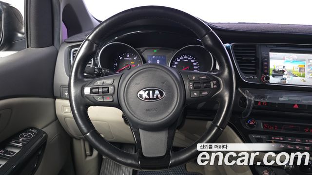 Kia Canival 2015 — photo 13