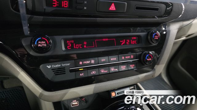 Kia Canival 2015 — photo 17