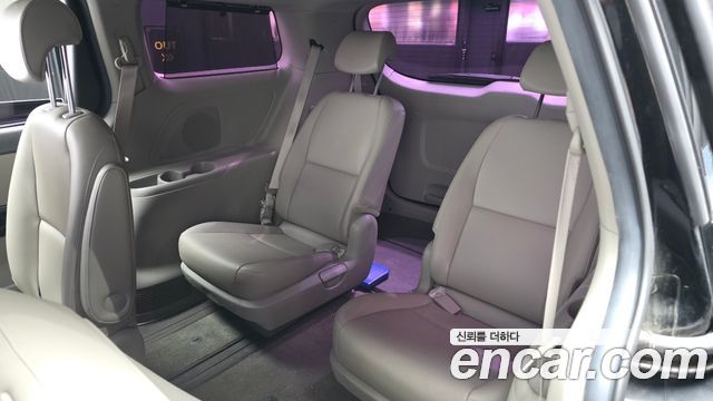 Kia Canival 2015 — photo 19