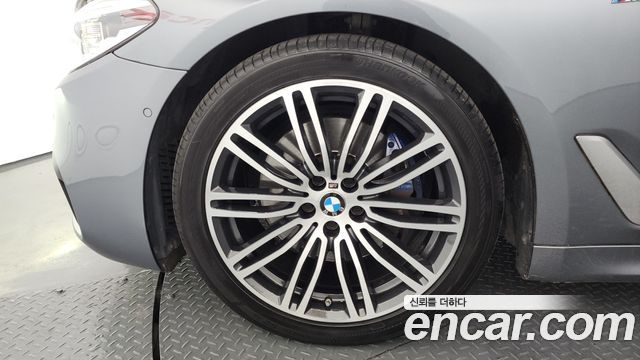 BMW 5-Series 2019 — photo 5
