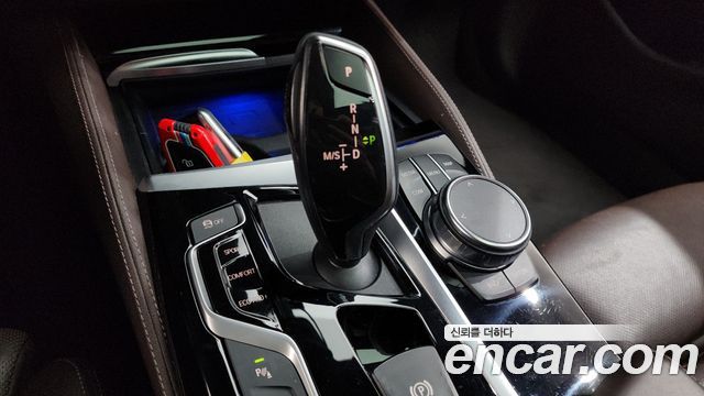 BMW 5-Series 2019 — photo 12