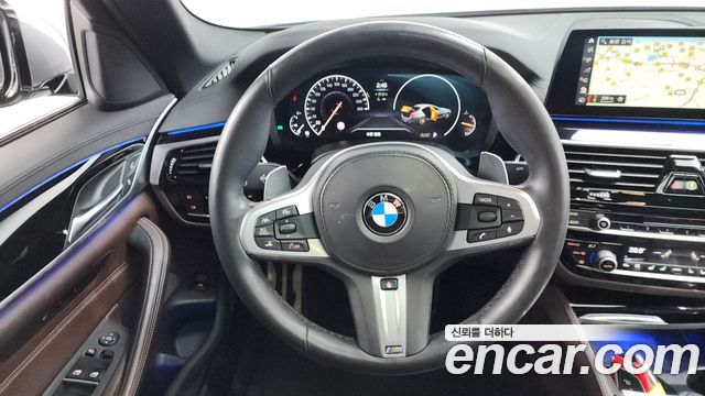 BMW 5-Series 2019 — photo 19