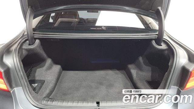 BMW 5-Series 2019 — photo 24