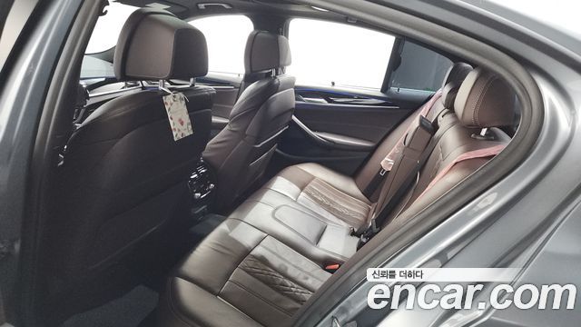 BMW 5-Series 2019 — photo 26