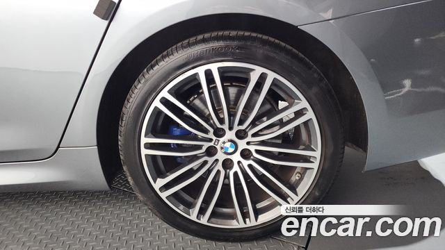BMW 5-Series 2019 — photo 7
