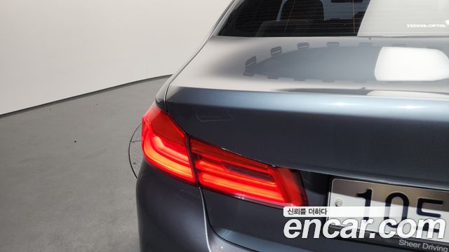 BMW 5-Series 2019 — photo 9