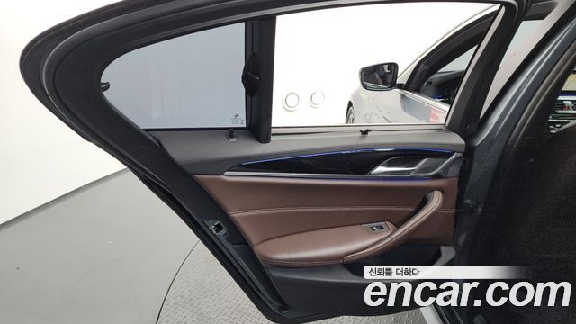 BMW 5-Series 2019 — photo 15