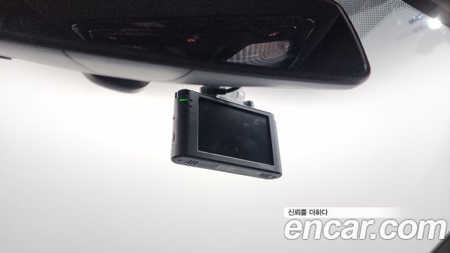 BMW 5-Series 2019 — photo 27