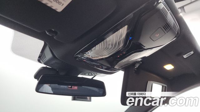 BMW 5-Series 2019 — photo 28