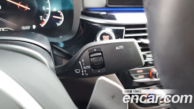 BMW 5-Series 2019 — photo 30