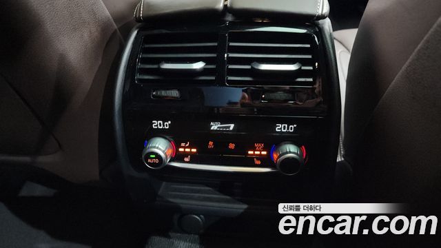 BMW 5-Series 2019 — photo 31