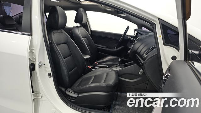 Kia K3 2014 — photo 13