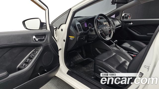 Kia K3 2014 — photo 17