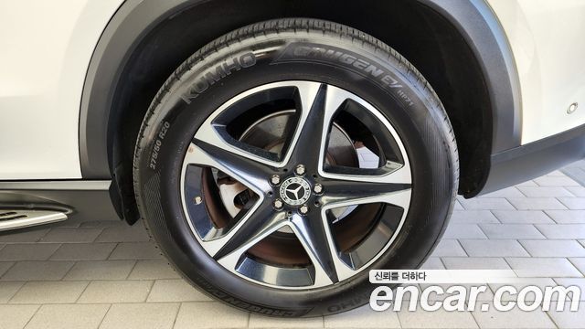 Mercedes-Benz GLE-Class 2022 — photo 7