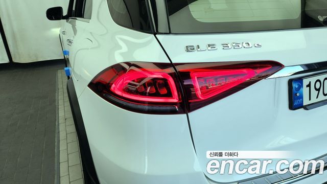 Mercedes-Benz GLE-Class 2022 — photo 9
