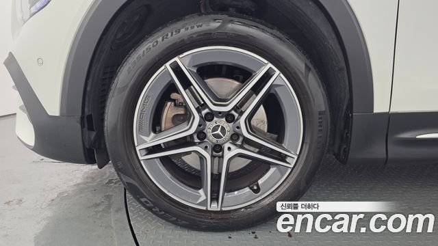 Mercedes-Benz GLB-Class 2023 — photo 5