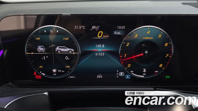 Mercedes-Benz GLB-Class 2023 — photo 8
