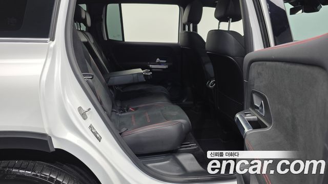 Mercedes-Benz GLB-Class 2023 — photo 12