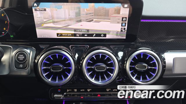 Mercedes-Benz GLB-Class 2023 — photo 14