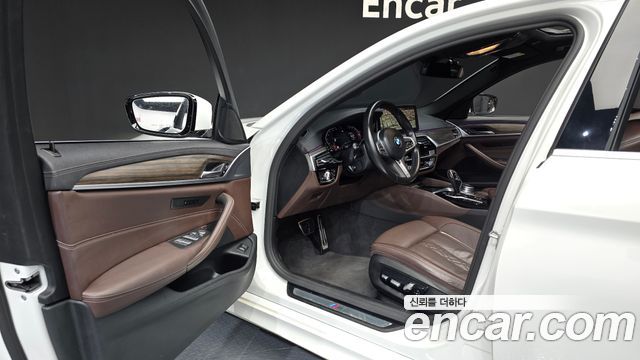 BMW 5-Series 2021 — photo 10