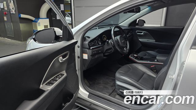 Kia Niro 2023 — photo 13