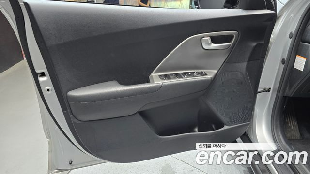 Kia Niro 2023 — photo 14
