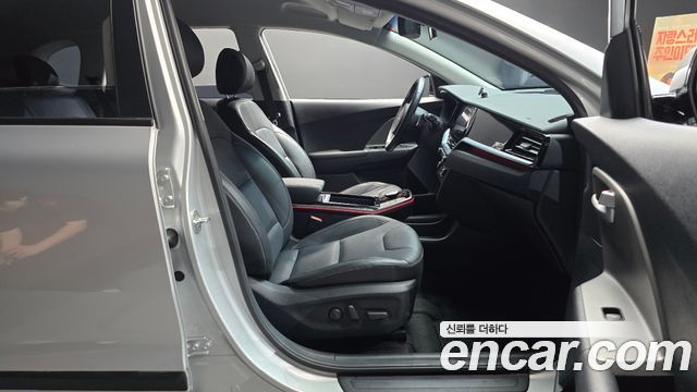 Kia Niro 2023 — photo 16