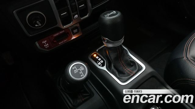 Jeep Wrangler 2018 — photo 12
