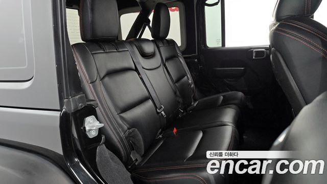Jeep Wrangler 2018 — photo 17
