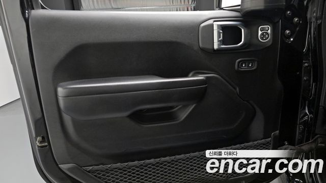 Jeep Wrangler 2018 — photo 14