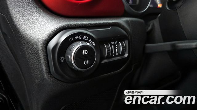 Jeep Wrangler 2018 — photo 27