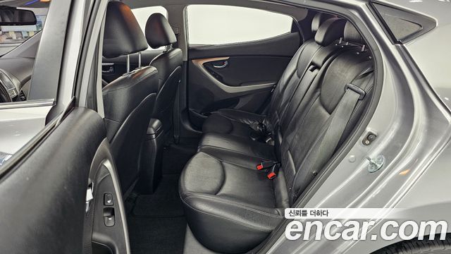 Hyundai AVANTE 2011 — photo 12