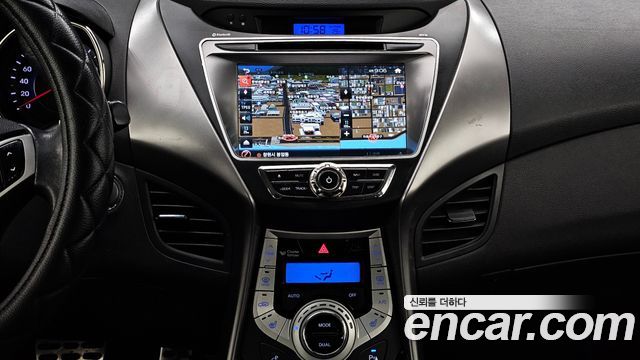 Hyundai AVANTE 2011 — photo 14