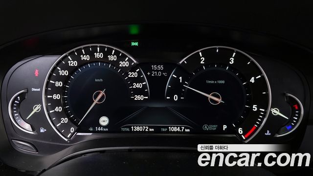 BMW 5-Series 2018 — photo 11