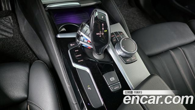 BMW 5-Series 2018 — photo 12