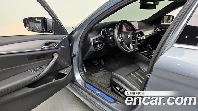BMW 5-Series 2018 — photo 13