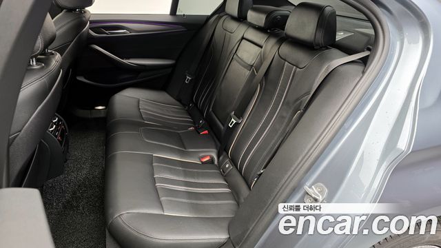 BMW 5-Series 2018 — photo 18