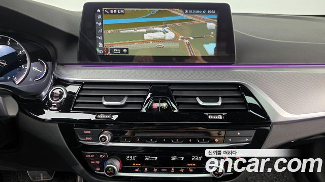 BMW 5-Series 2018 — photo 19