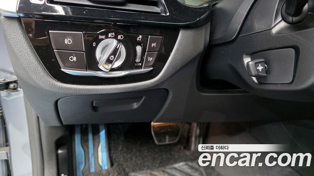 BMW 5-Series 2018 — photo 25