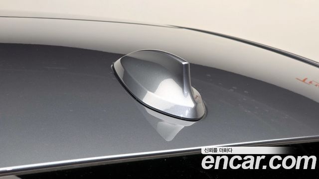 BMW 5-Series 2018 — photo 26