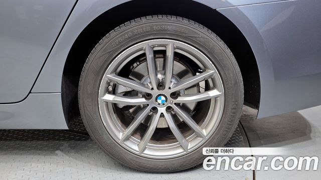 BMW 5-Series 2018 — photo 7